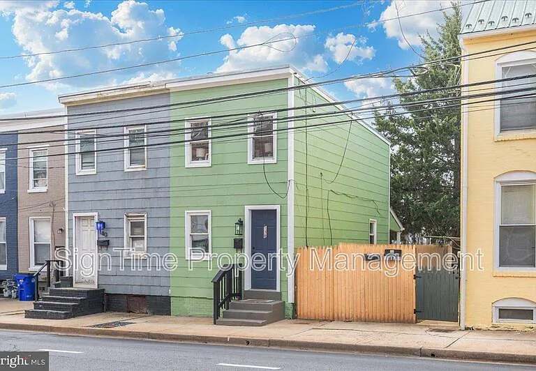 138 E South St — Photo 1