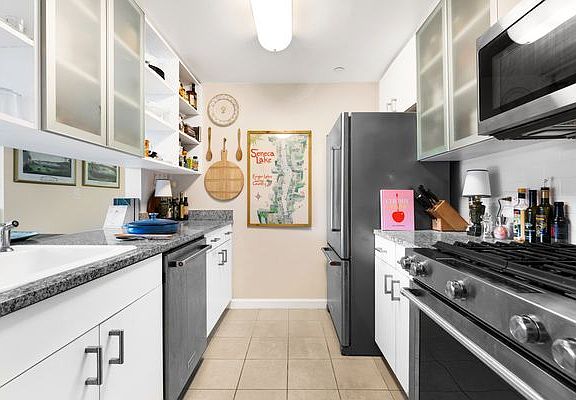 4th image of 500 W 56th St APT 1807