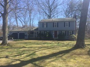 30 Trappers Ln, East Greenwich, RI 02818