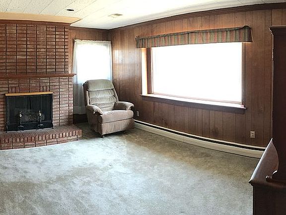 Den (or 4th bedroom) 12’x16’