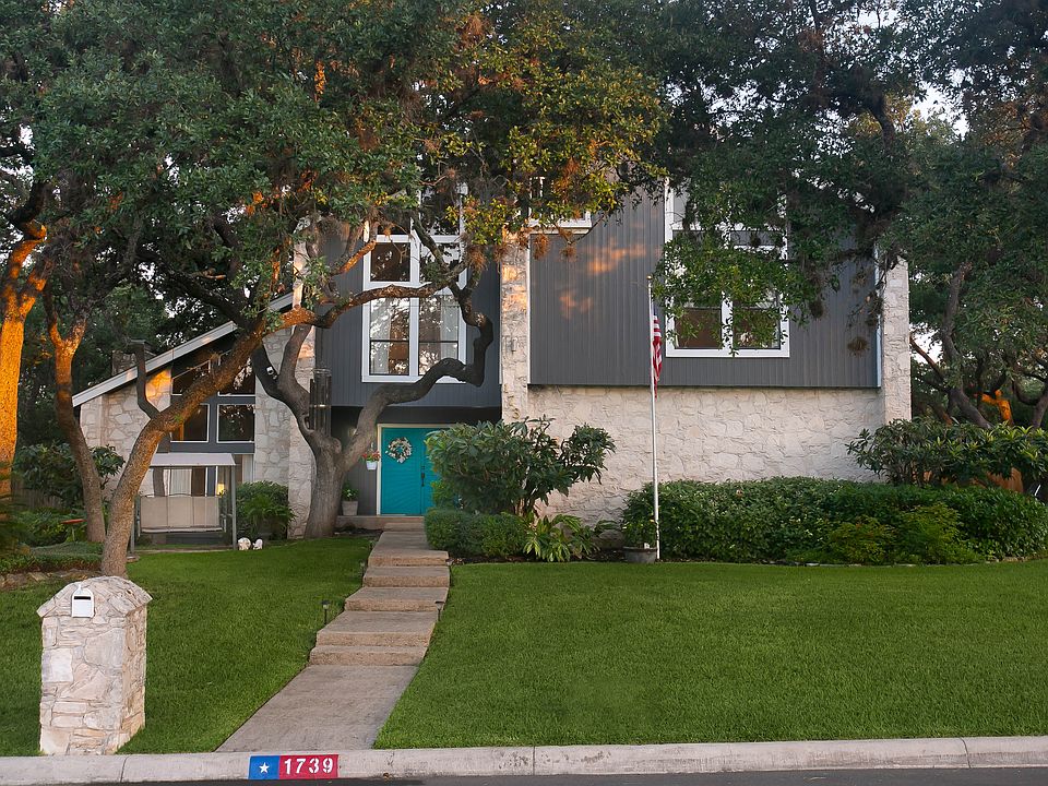 1st image of 1739 Royal Crescent St