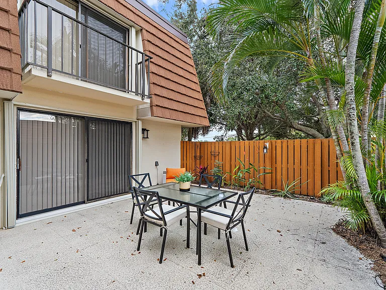 3052 30th Ct — Photo 7