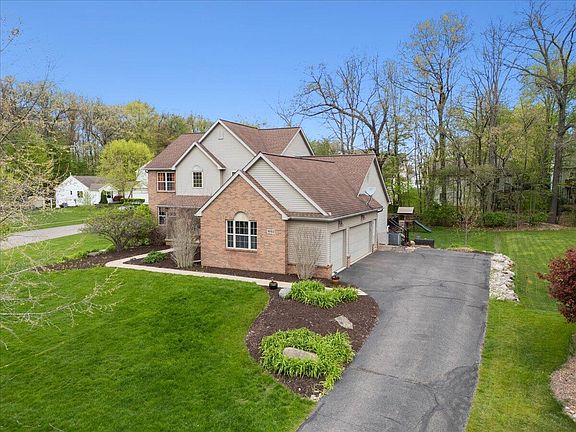 3rd image of 9783 Viewcrest Ct