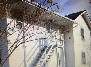 226 1/2 W North St, Plano, IL 60545