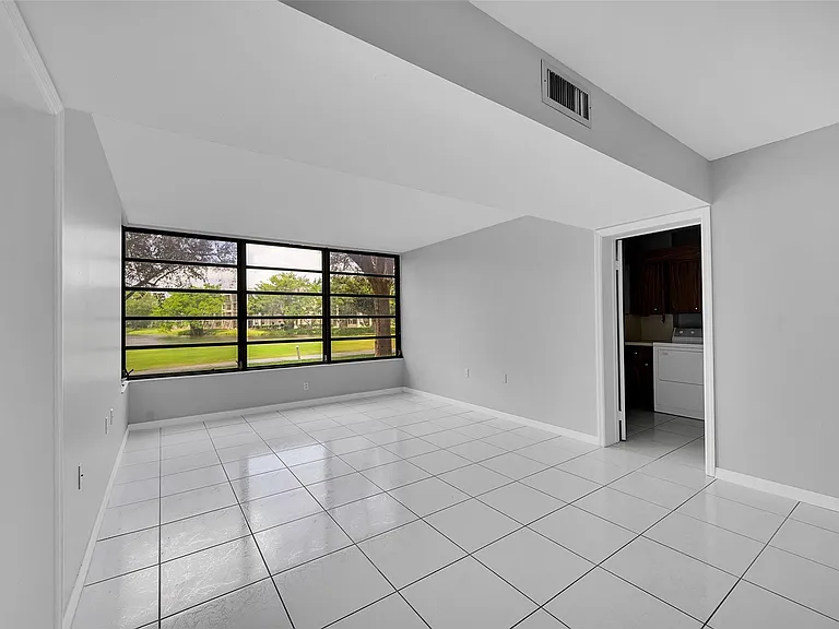 1713 Whitehall Dr #103 — Photo 18