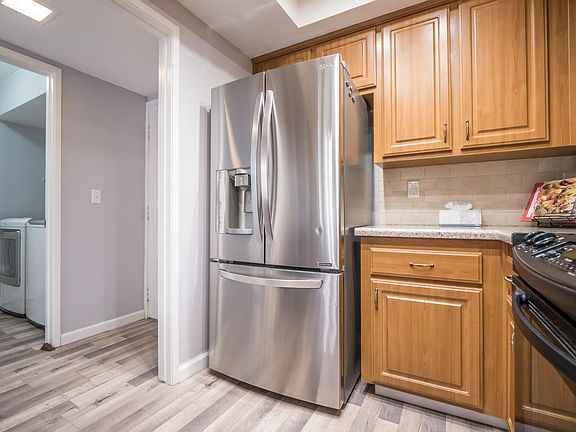 4th image of 556 Valley Forge Way #556
