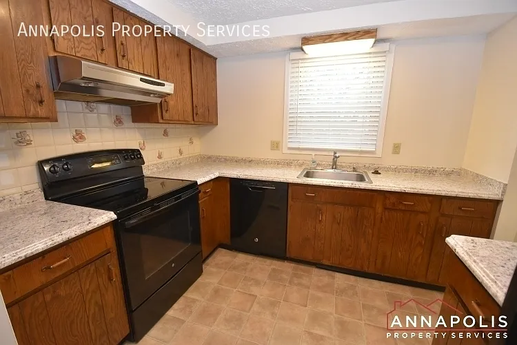 1604 Revell Downs Dr — Photo 2