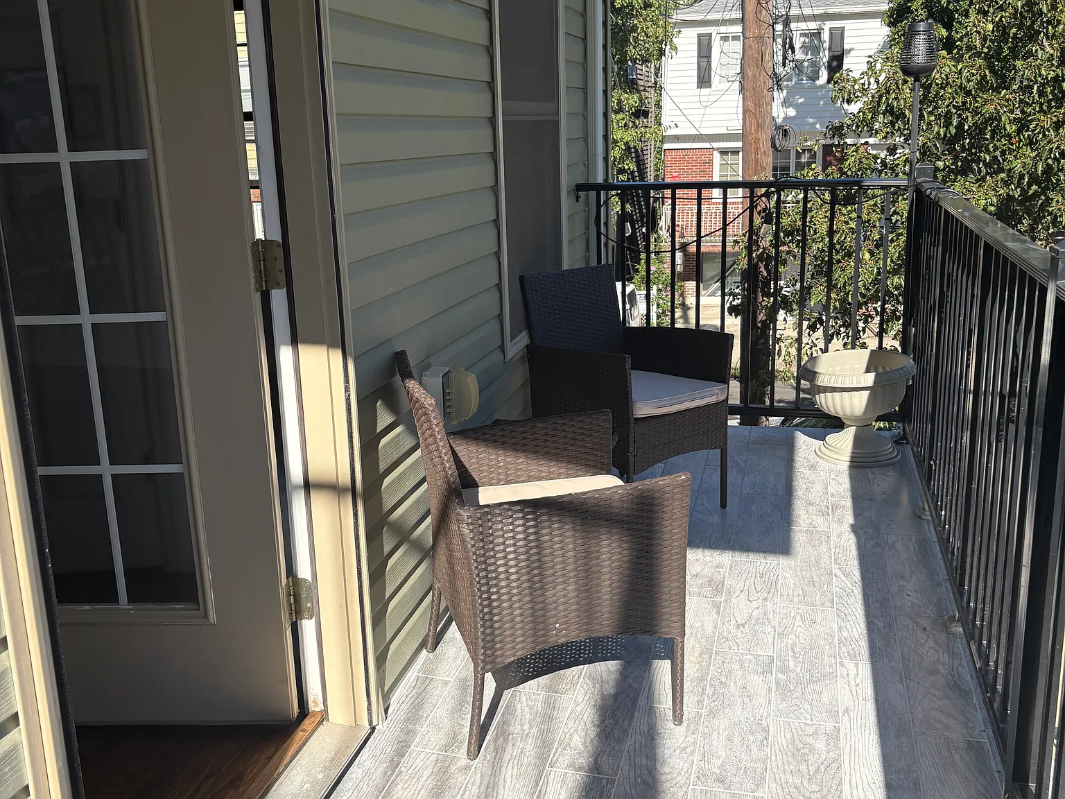3 bed, $5,500 — Photo 1