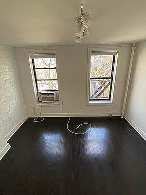 4th image of 273 E 10th St #17