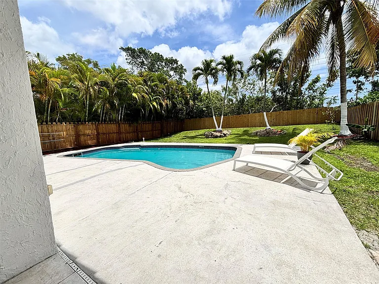 2990 NW 68th Ave — Photo 5