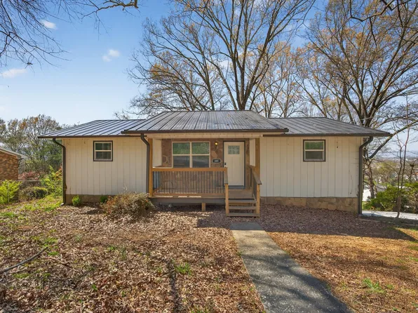 405 Dempsey Ln, Rossville, GA 30741