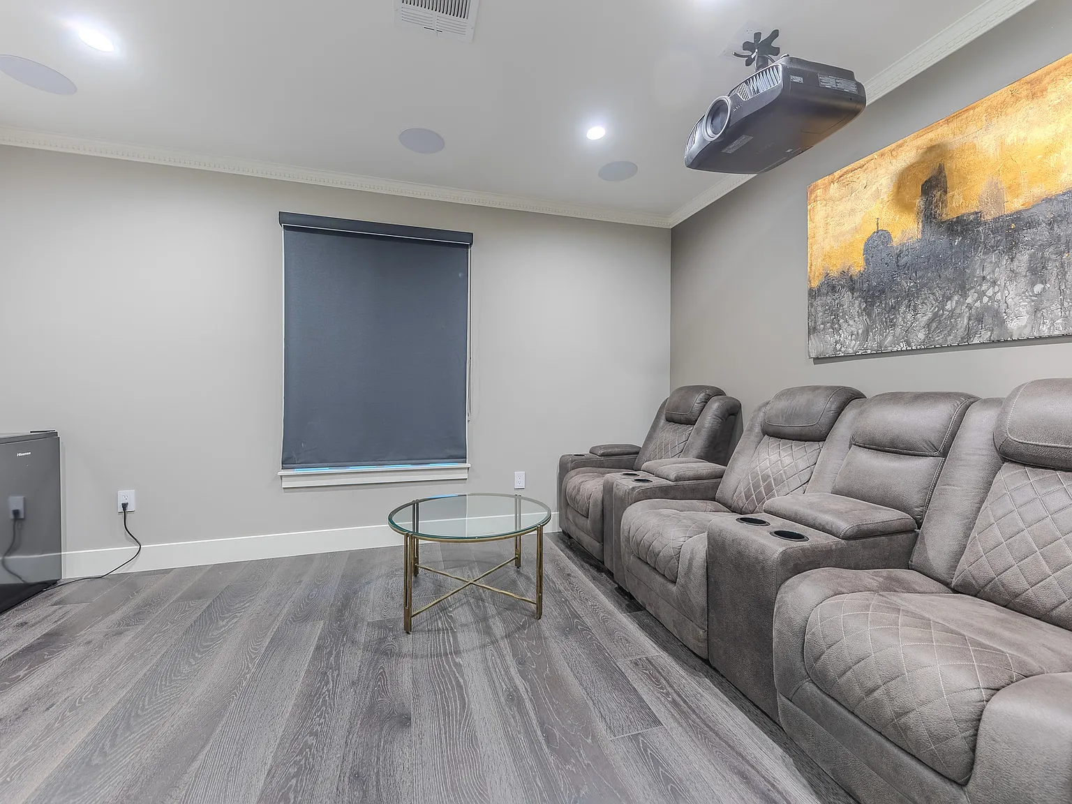 5 bed, 3770 sqft, $12,900 — Photo 2