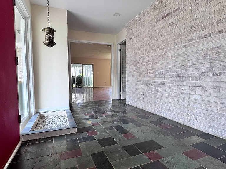 6026 Clubhouse Ln — Photo 4