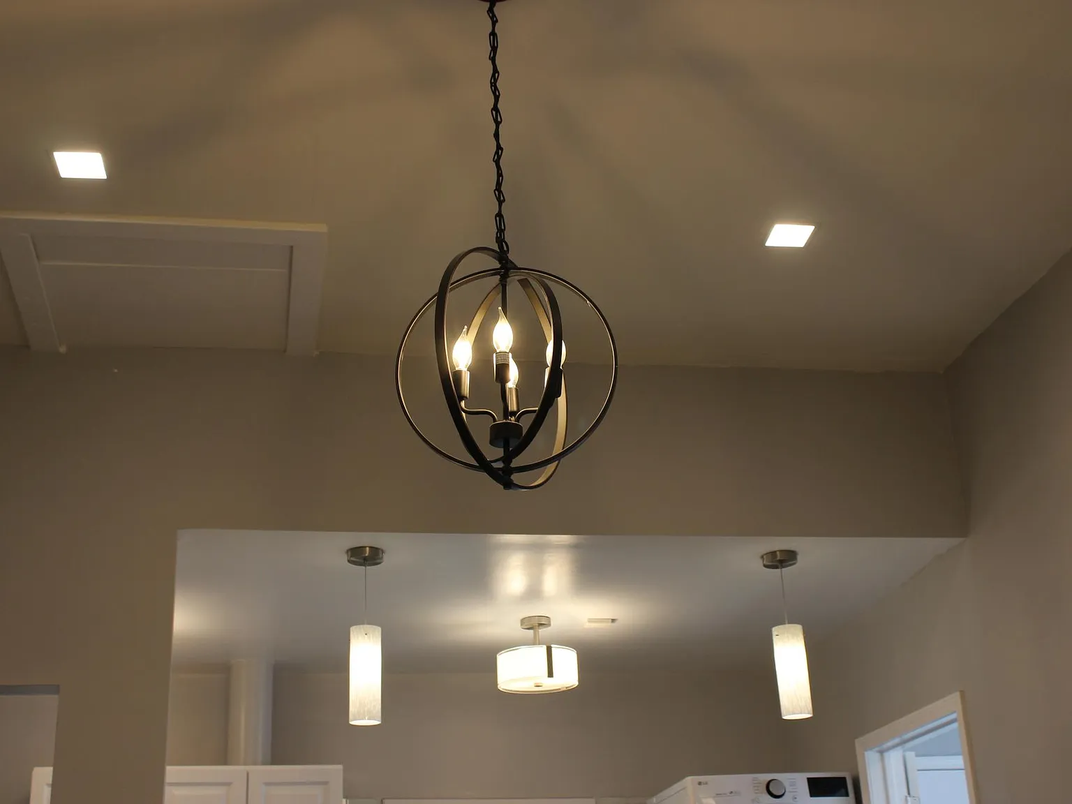 1414 Roscomare Rd — Photo 3