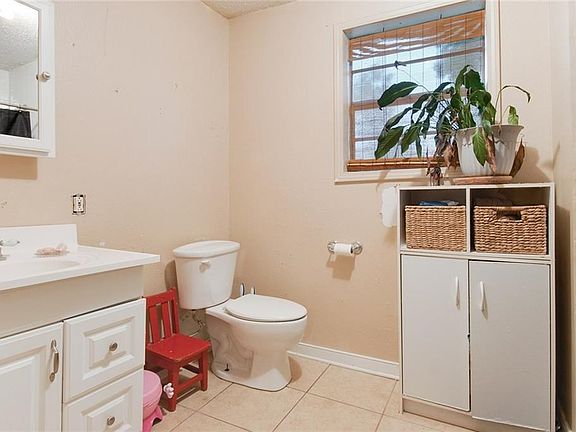 5th image of 1733 Penny St