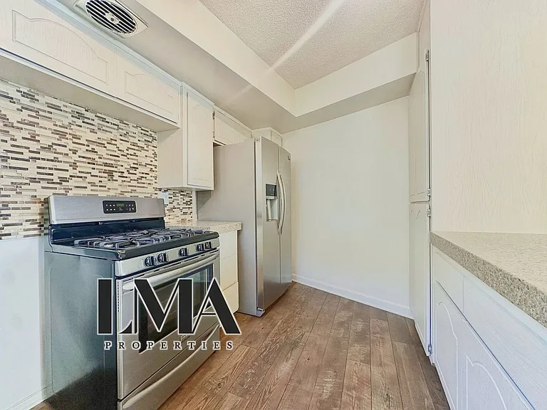 1830 N La Brea Ave #7A — Photo 16