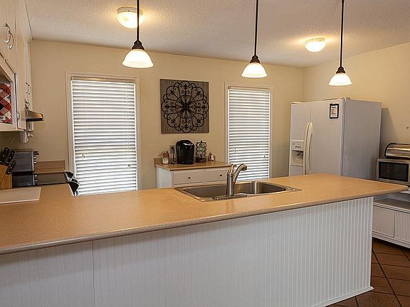5th image of 215 Wildwood Dr