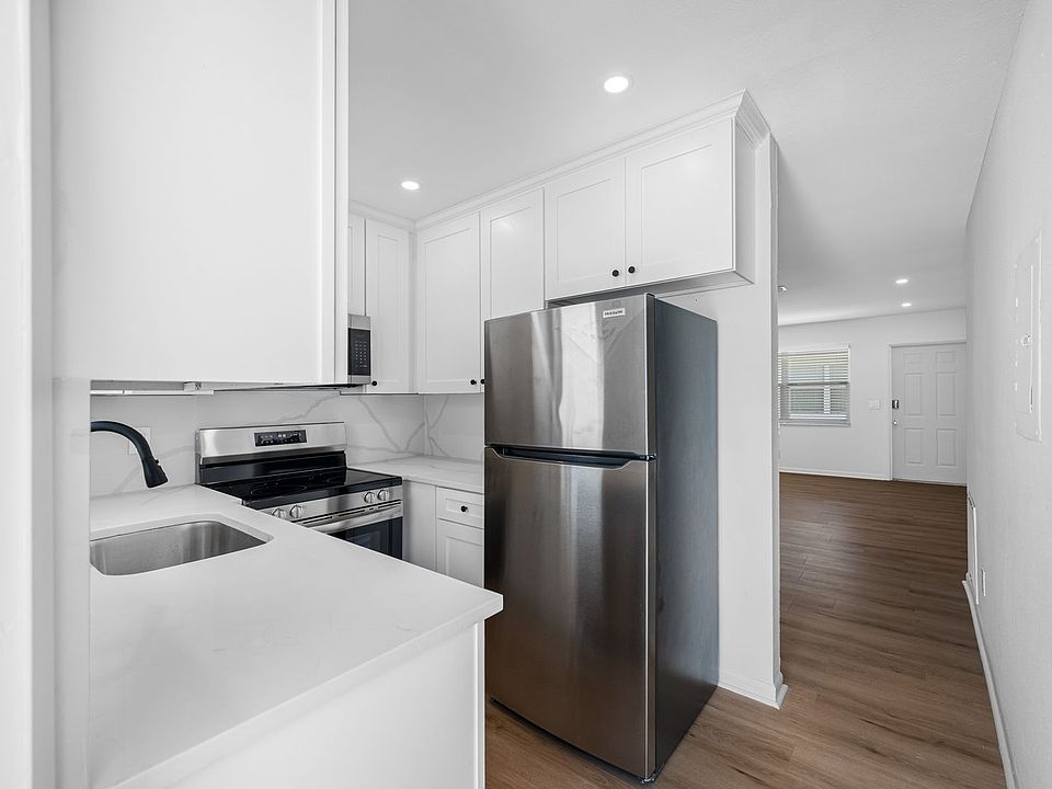 1st image of 621 88th Ave N #3