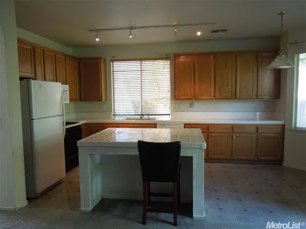 8221 Timber Cove Way, Sacramento, CA 95828