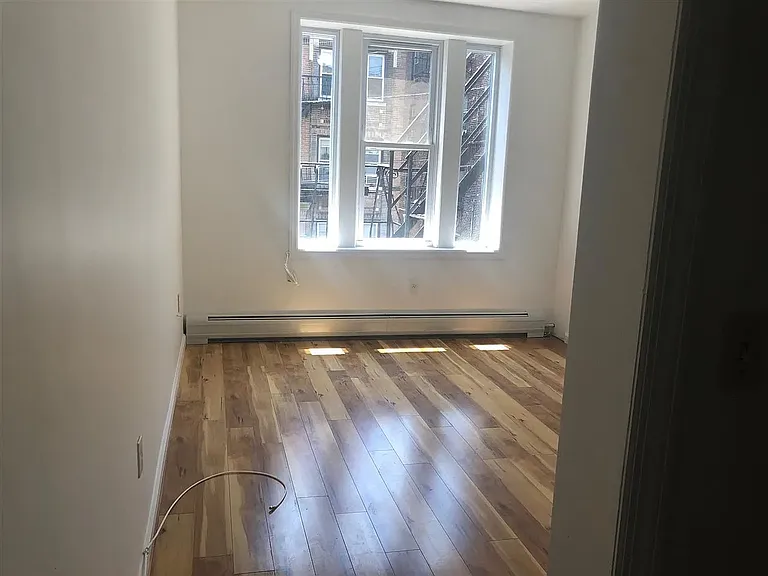 275 Monticello Ave #8 — Photo 4