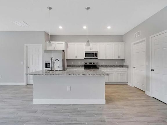 3rd image of 629 Muskrat Dr