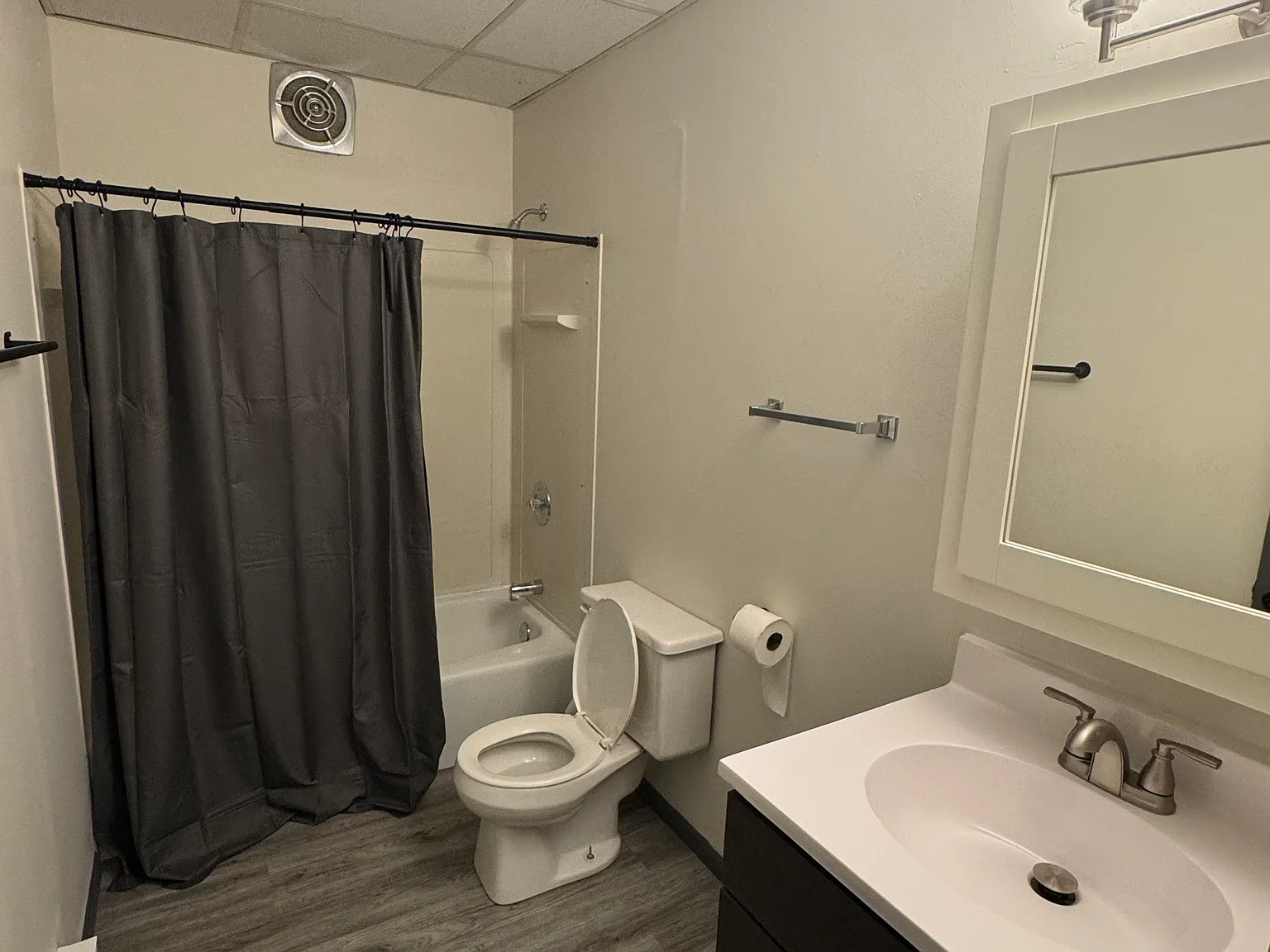 2 bed, 850 sqft, $950 — Photo 2