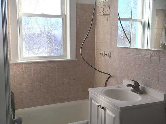 4th image of 2246 W Sunnyside Ave #3