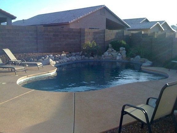 Pool with water feature