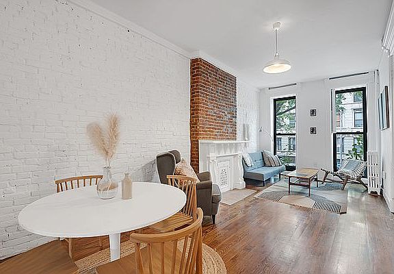 3rd image of 454 Jefferson Ave #1