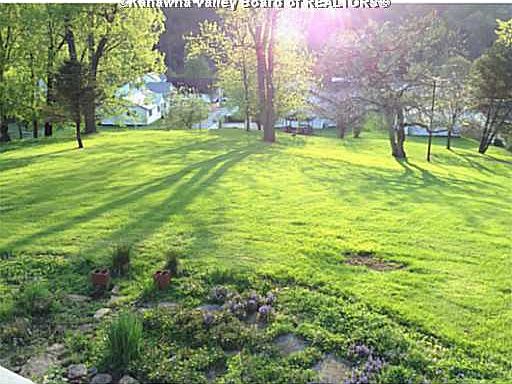 4th image of 107 Hillcrest Ter