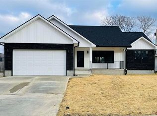 612 SW 1st St, Washington, IN 47501