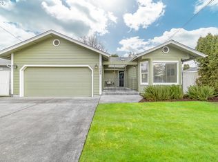 1025 Clinton Dr, Eugene, OR 97401