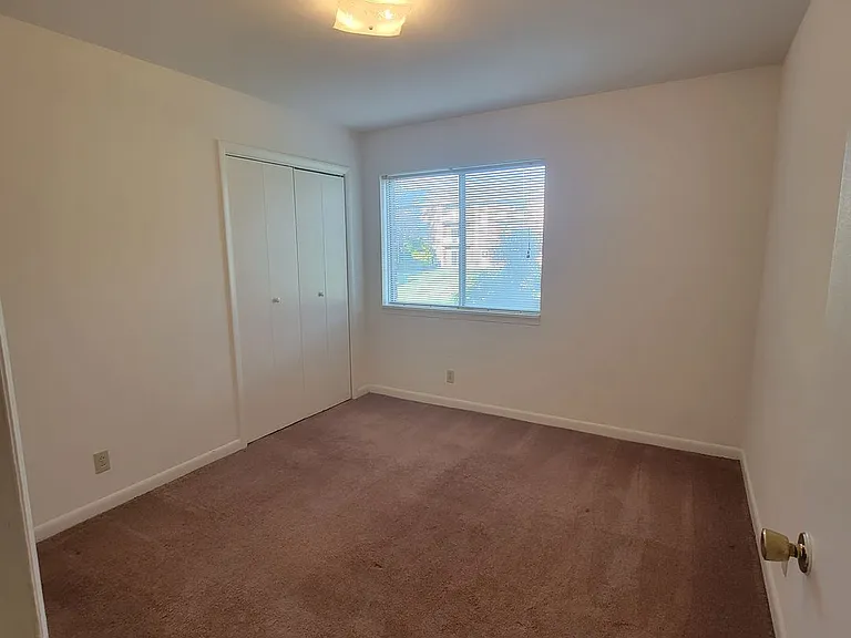 300 Jefferson St — Photo 26