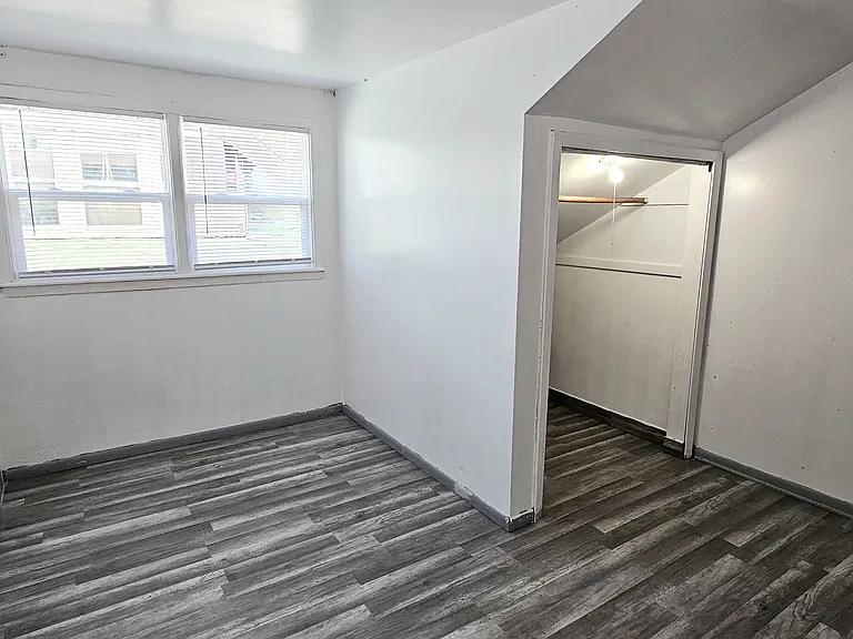 1123 Edmund Ave — Photo 13
