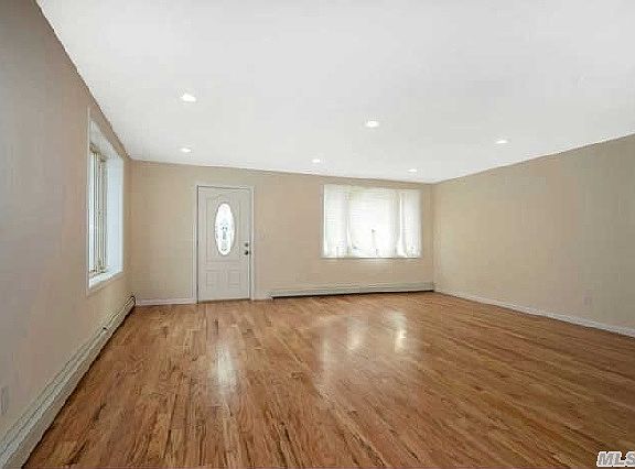 3rd image of 2581 Cypress Ave