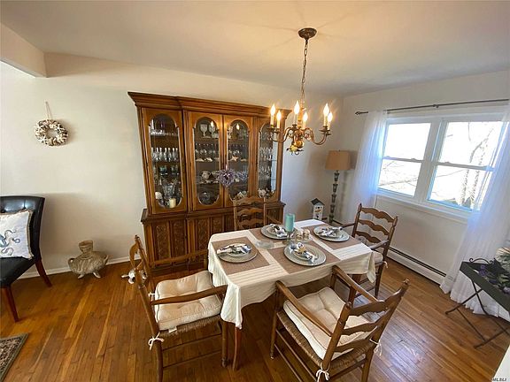 5th image of 957 Gerry Ave