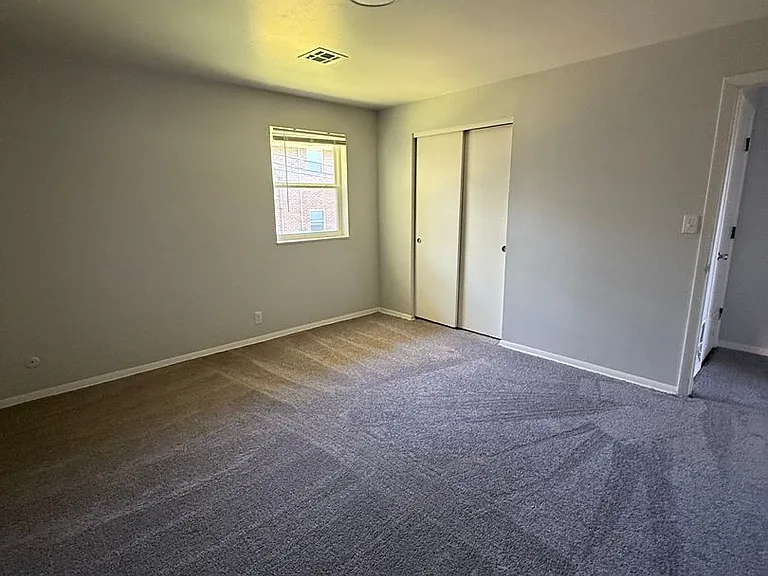 Fairmont Apartments — Photo 19