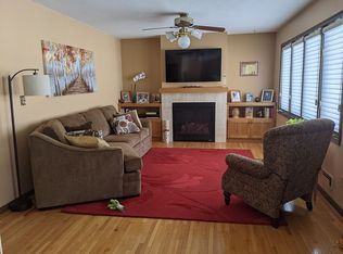 921 Aspen Dr, Burnsville, MN 55337