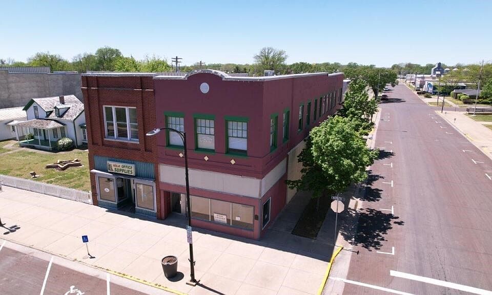 2 S Washington Ave, Iola, KS 66749 MLS 46678 Zillow