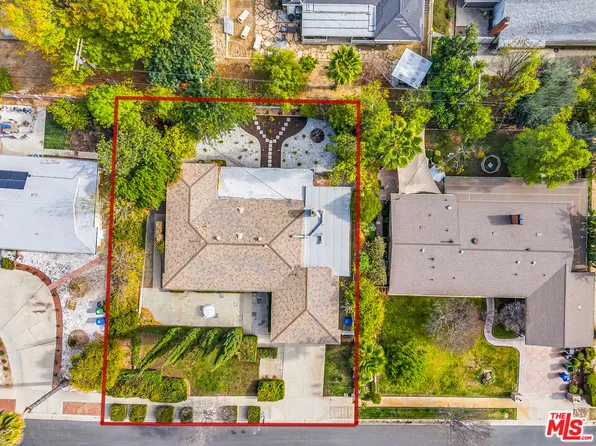 8550 Eatough Ave, Canoga Park, CA 91304