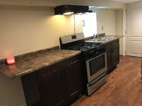 5th image of 2416 N Maplewood Ave