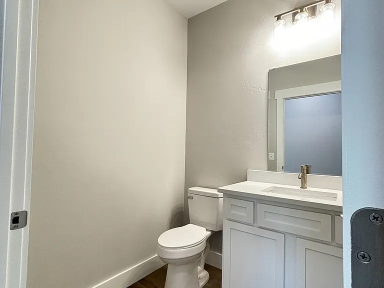 2136 1/2 W Park Pl #B — Photo 7