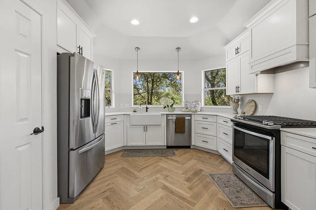 3 bed, 2.0 bath, 1917 sqft, $3,500 — Photo 4