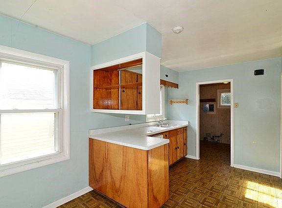 5th image of 2942 Pearl Ave