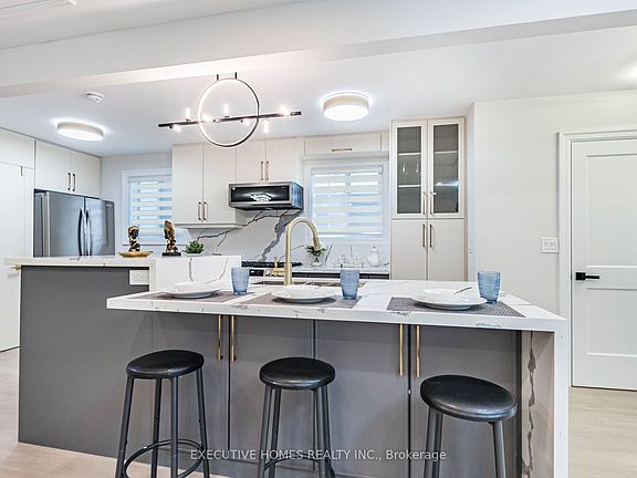 5th image of 2685 Windjammer Rd