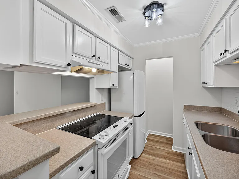 341 W Coleman Blvd #G — Photo 10