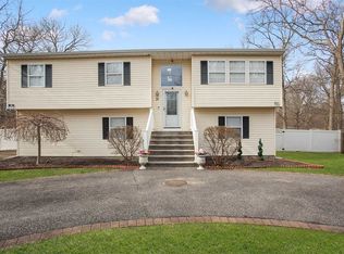 31 Jeanatta Ave, Mastic, NY 11950