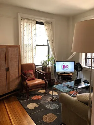 Rented by Charles Greenthal Property Sales | media 8