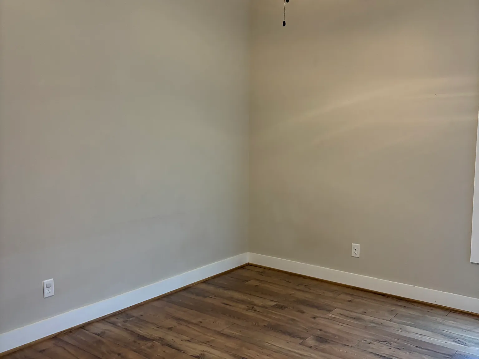 3 bed, 2500 sqft, $2,400 — Photo 4