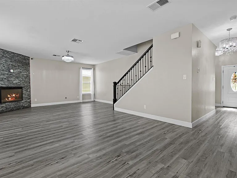 303 Quail Hollow Dr — Photo 8